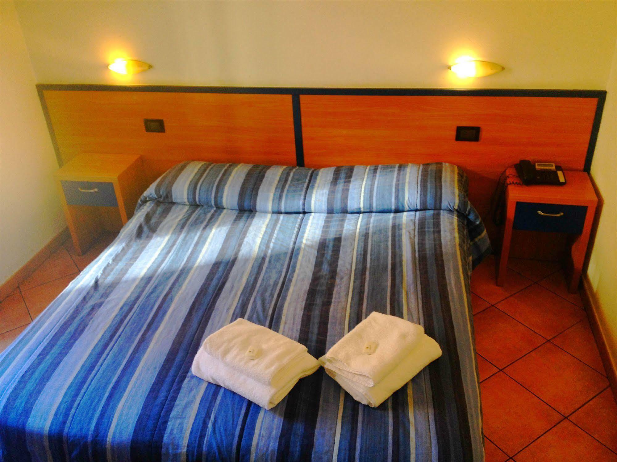 Hotel Iride Stazione Lambrate Citta Studi มิลาน ภายนอก รูปภาพ